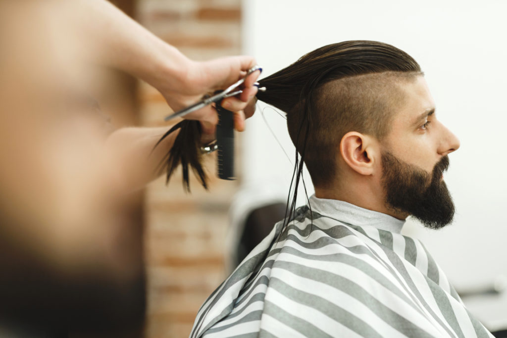 peinados para hombres con pelo largo