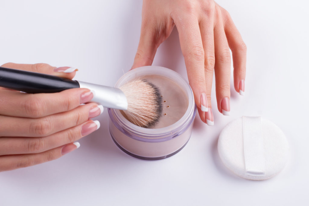 Cómo aplicar maquillaje en polvo